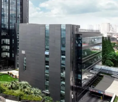 住宅小区园林石材应用案例：铺装与景观设计的实践